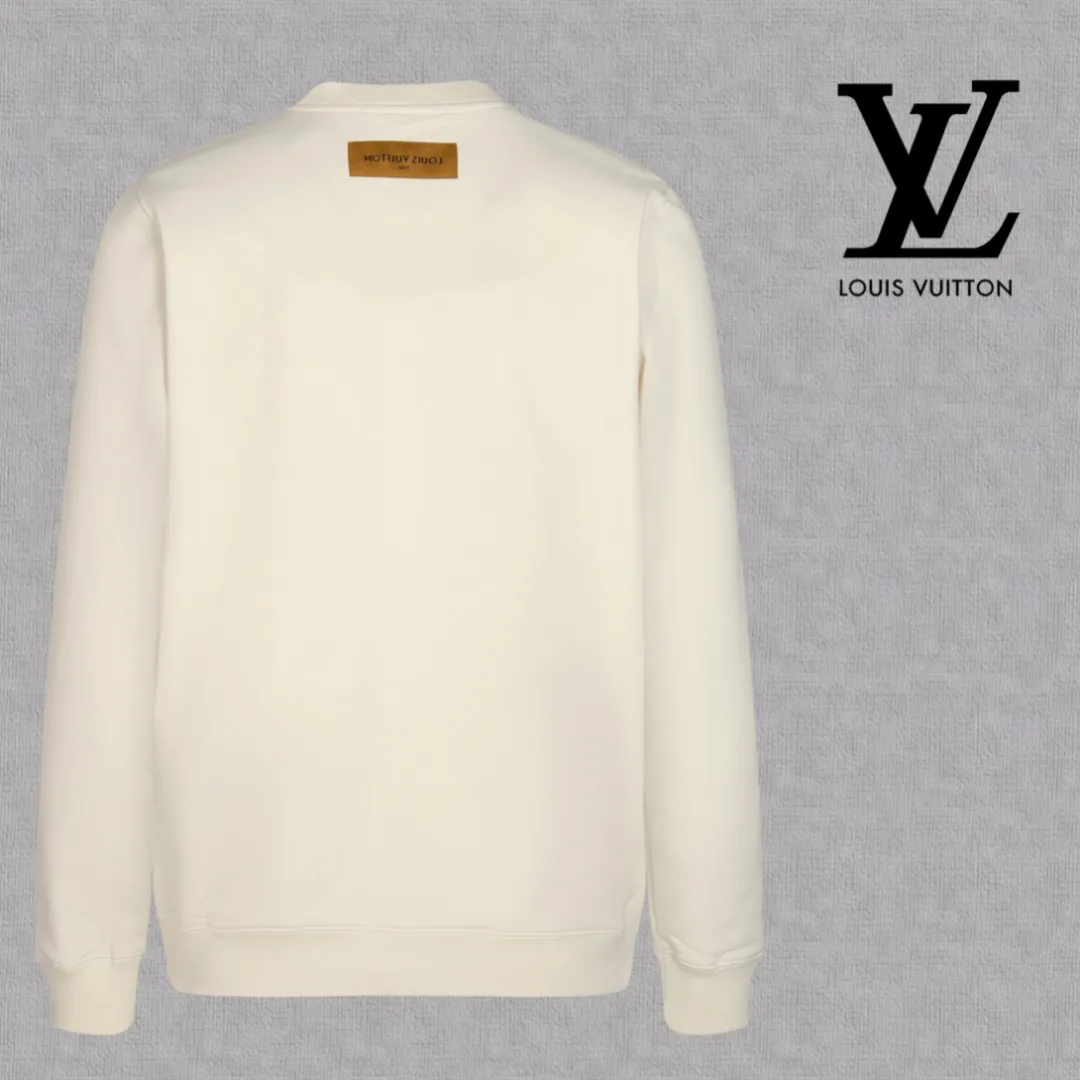 🅿️250 hot style on the shelves🔥❗ 💫〖Louis Vuitton LV〗 Fashionable round neck sweatshirt, casually matched with various styles, it is perfectly handsome😎The whole dress is made of double waistcoats, which makes the whole dress more three-dimensional. Not ordinary factories can do such fine work. The 2025 spring style counters are on sale, exquisite round neck terry sweatshirt, high-end double-strand pure cotton Customized drawstring ribs are dyed in the same vat and are complete with three standards. The chest craftsmanship adopts a simple and elegant pattern on the chest, which is easy to control for any age group! Fit and comfortable! Customized thickened 440g terry sweatshirt fabric, soft and comfortable to the touch, with a three-dimensional shape! 🙌🏻 It’s also very breathable, so it’s a versatile style that can be worn with any outfit! ✔Color: Black White Apricot Size: S M L XL 2XL